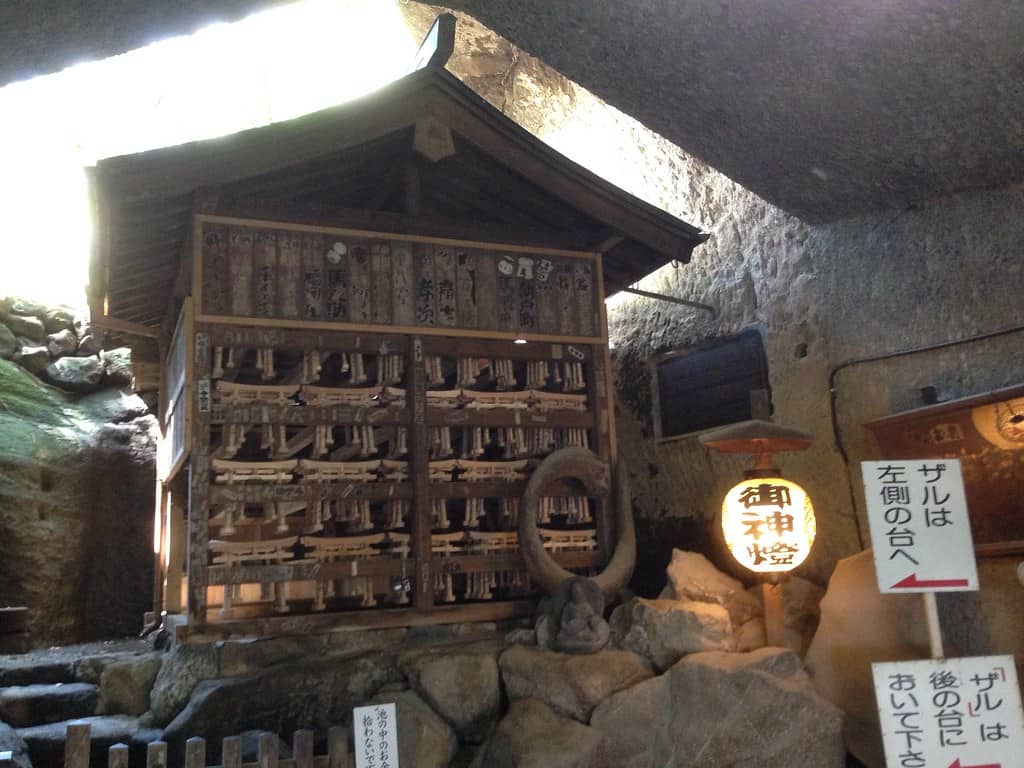銭洗弁財天宇賀福神社