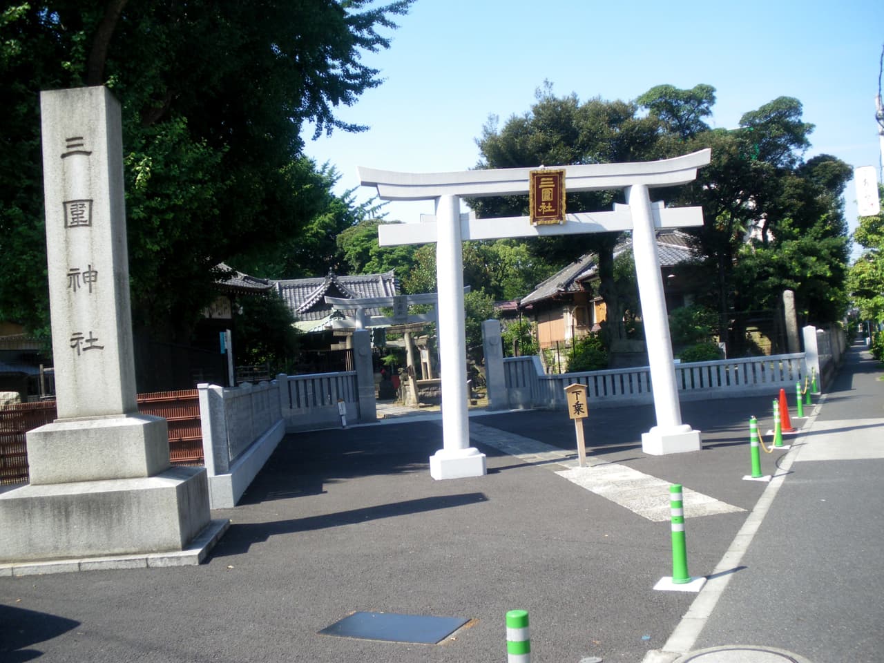 三囲神社