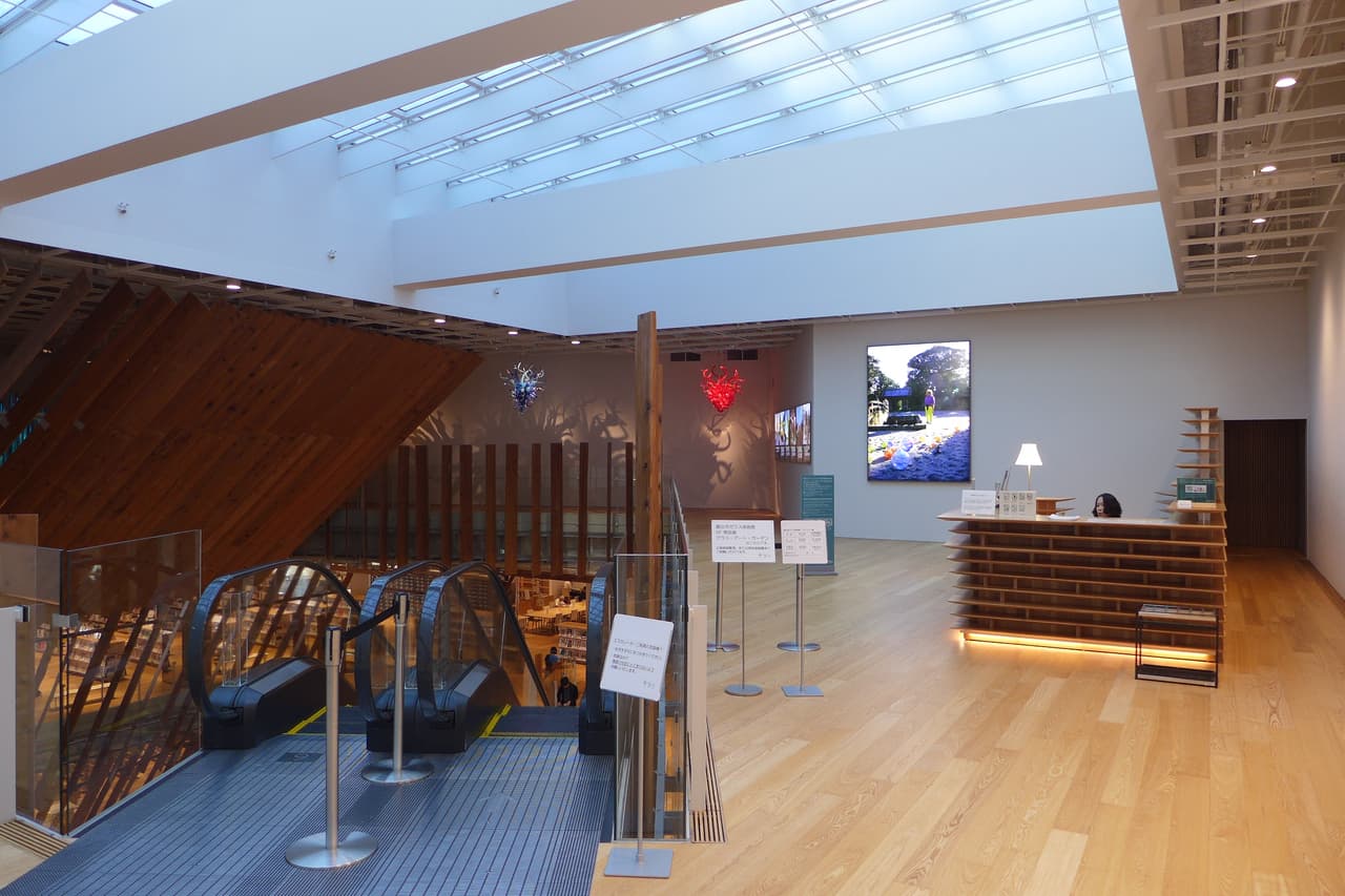 富山市ガラス美術館