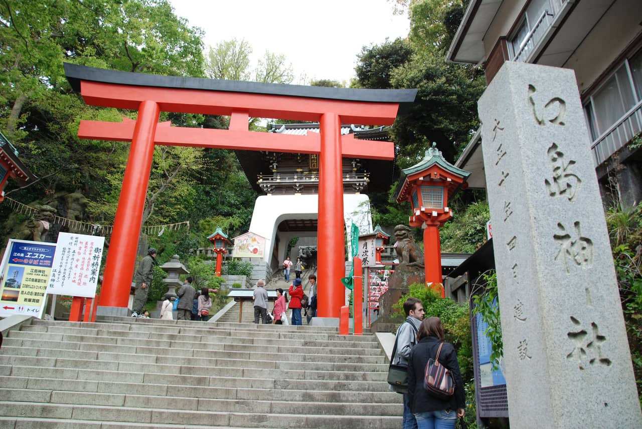 青銅の鳥居(江ノ島)